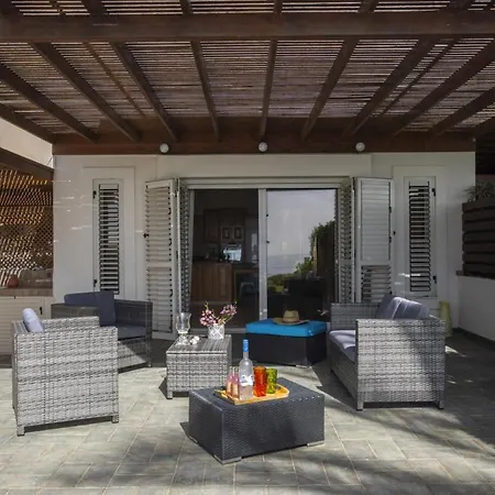 The Ultimate Guide To Renting Your Luxury 3 Bedroom On The Beach, Larnaca 1394 * Perivolia