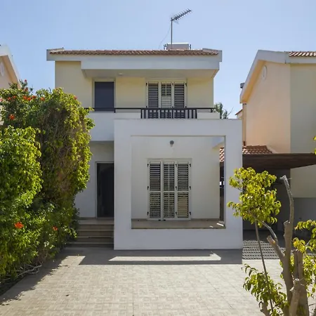 The Ultimate Guide To Renting Your Luxury 3 Bedroom On The Beach, Larnaca 1394 * Perivolia